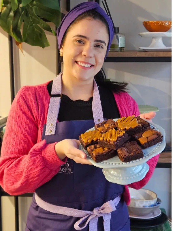 Aluna da Escola de Confeitaria Saudável usando o avental oficial — foto 6